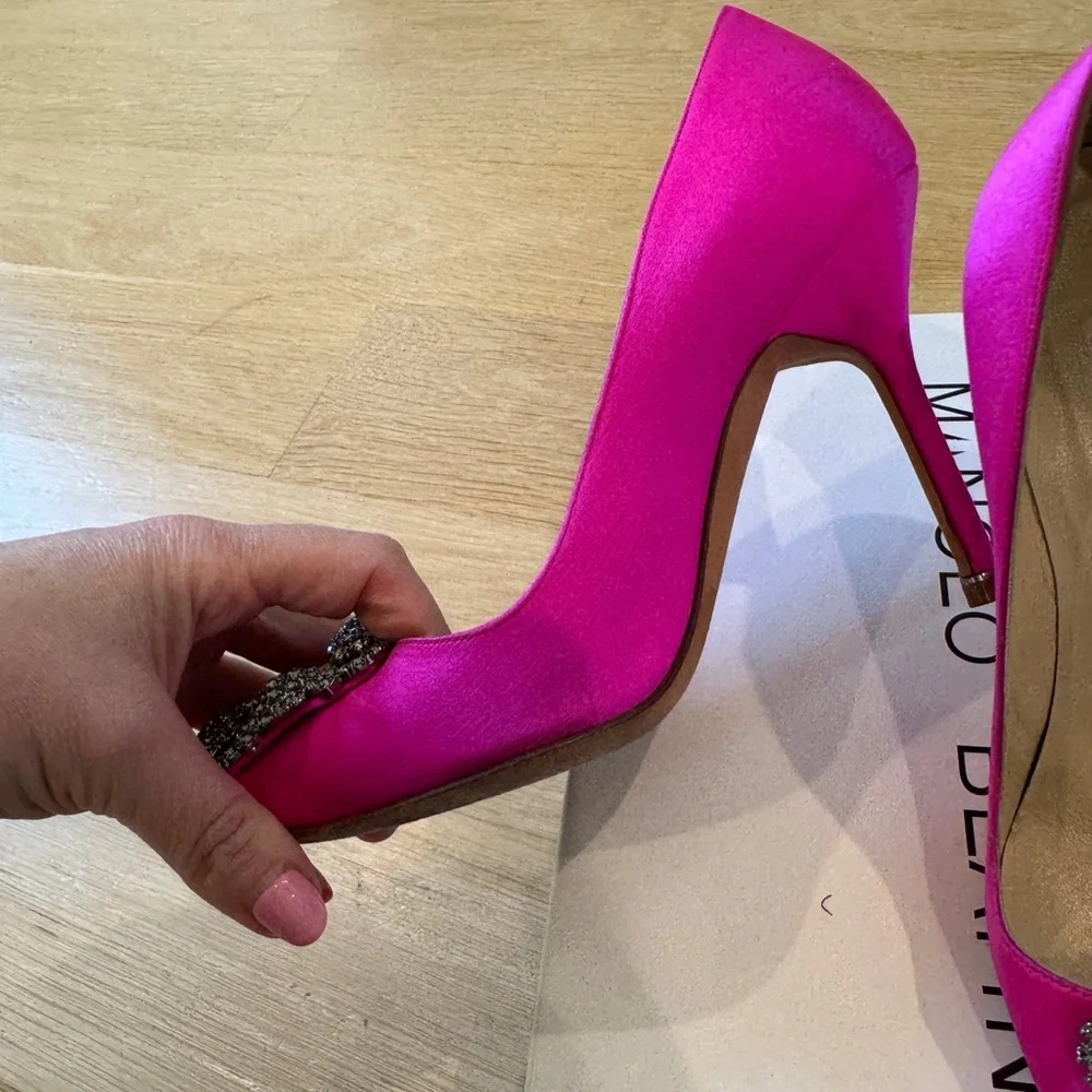 Manolo Blahnik Hangisi Silk Pumps size 36 - Picture 13 of 16